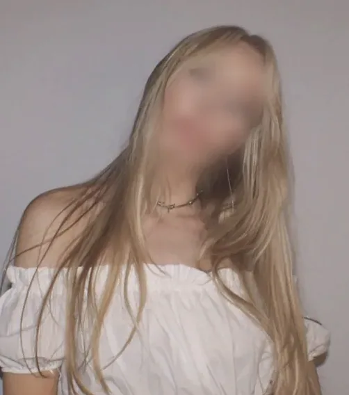 Elena, 20