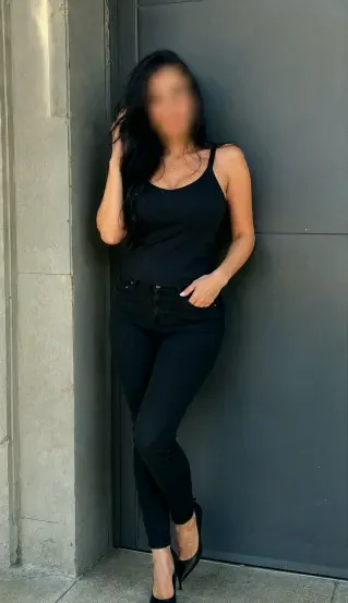 Isabell, 33
