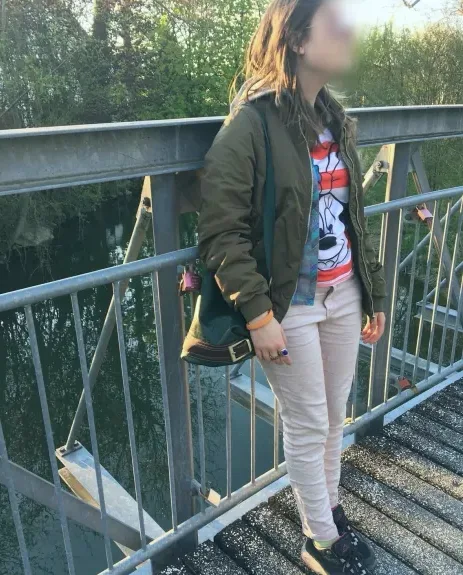 Manuela, 24